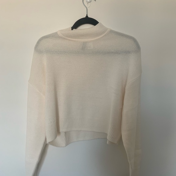Long sleeved crop sweater - Picture 2 of 3